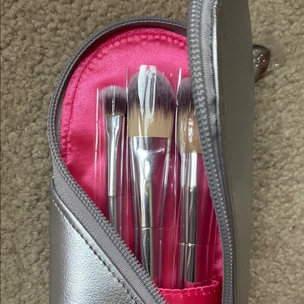 it cosmetics chic metallic